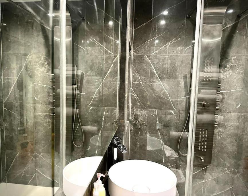 Stunning Luxury Croydon Gatwick Airport Close