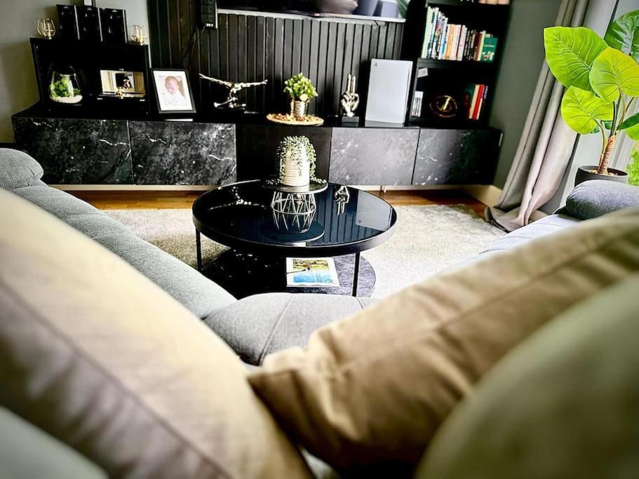 Stunning Luxury Croydon Gatwick Airport Close Apartment *